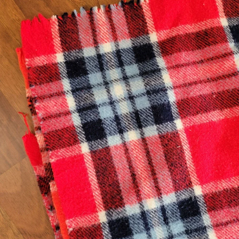 Vintage Tory Robe Unisex‎ Navy Red Wool Plaid Winter Blanket Size 53 x 61.5